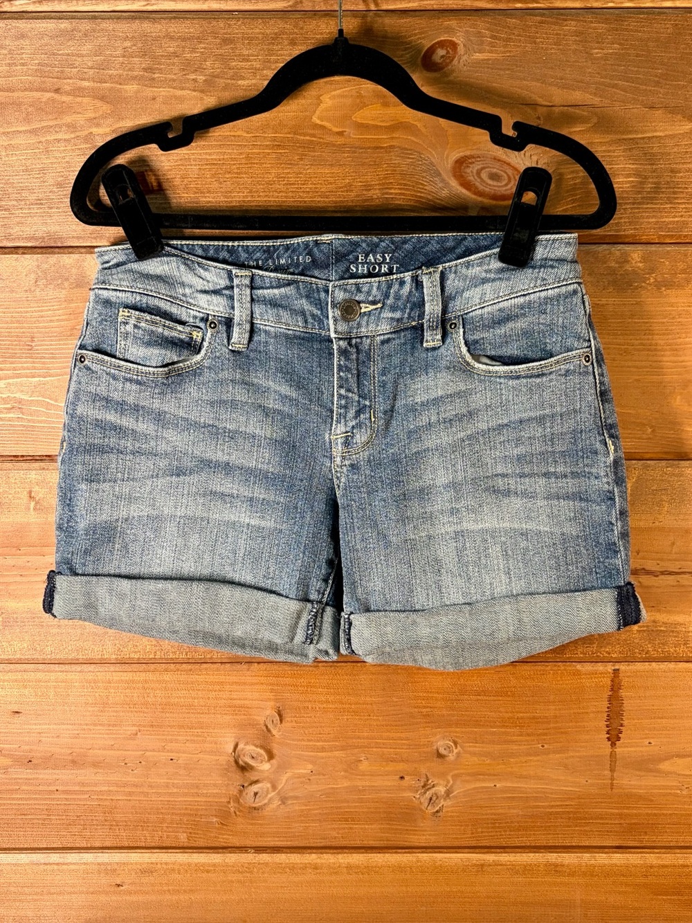 The Limited Light Wash Denim Rolled Cuff Shorts “Easy Short” Low Rise Size 2 💕🌴